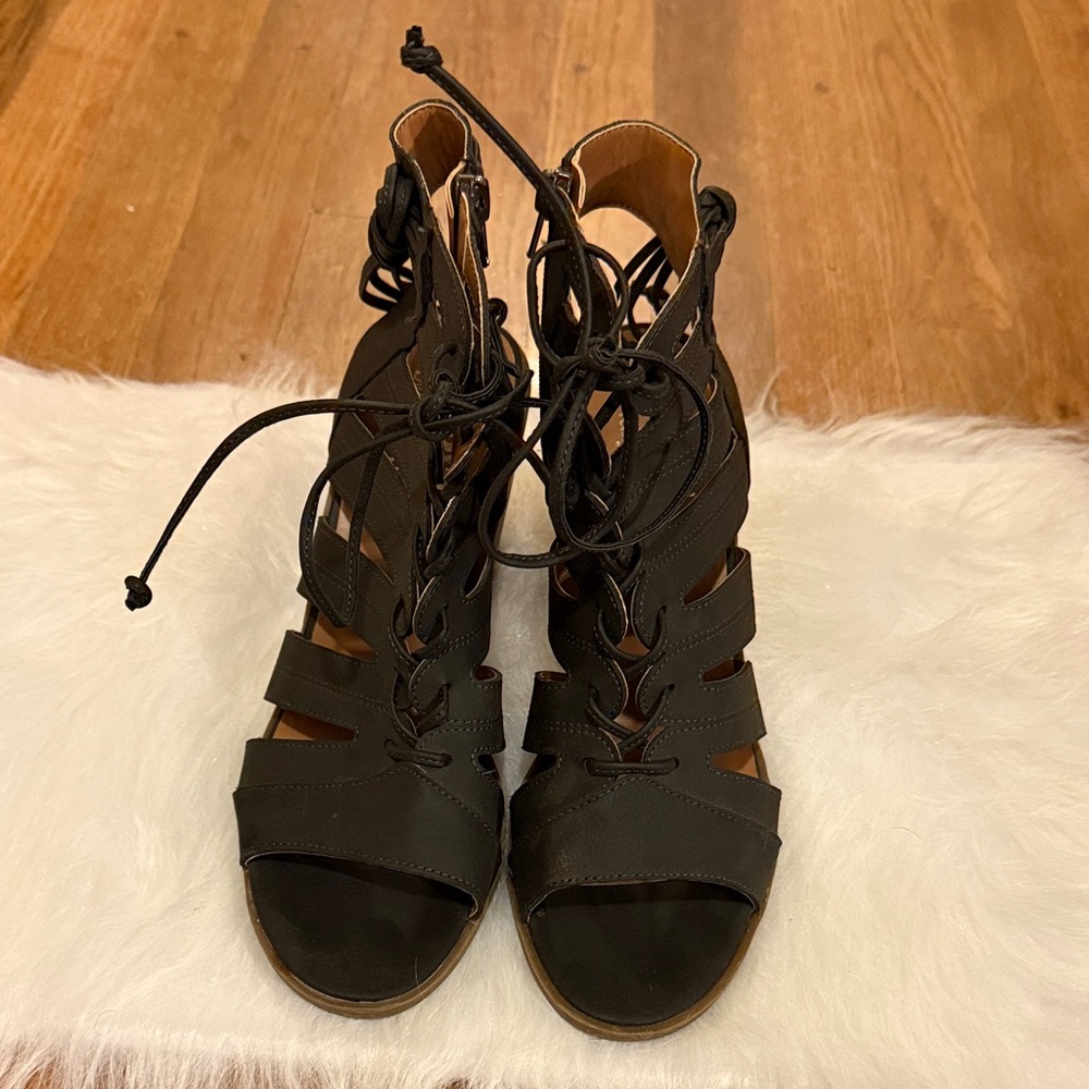 Elegant Black Lace-Up Women's Heels Faryl by farylrobin